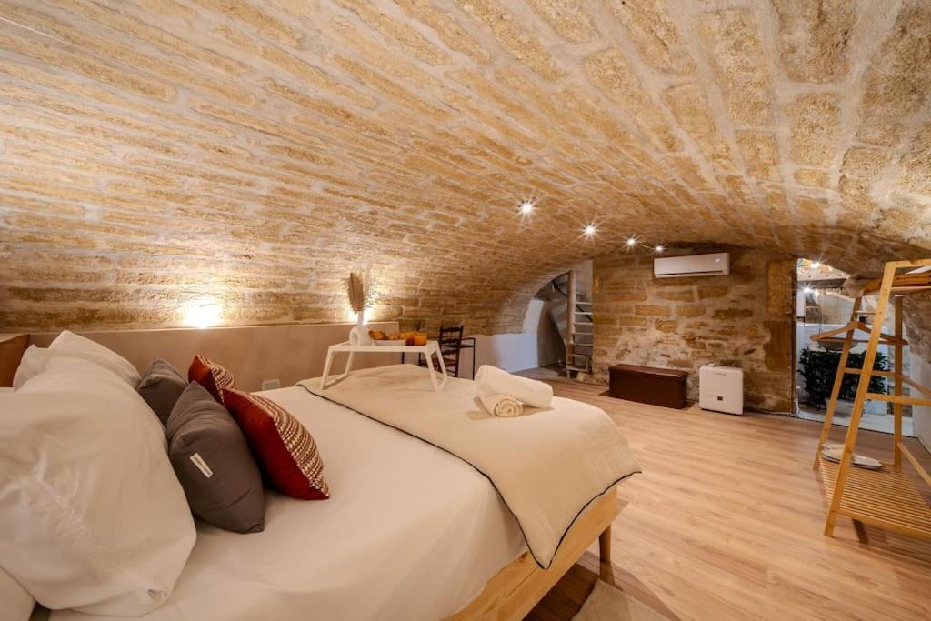 La Suite Eximia Avec Patio - Parking Souterrain Inclus - Centre Historique مونبيلييه المظهر الخارجي الصورة